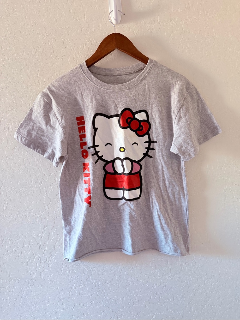 Hello Kitty by Sanrio Gray Graphic T-Shirt – Size Small